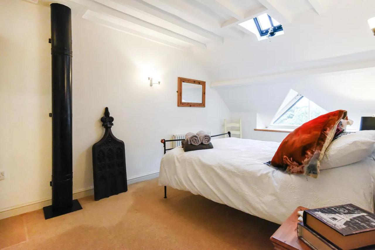 Converted Chapel, Stunning Sea & Mountain Views! Penmaenmawr Bagian luar foto